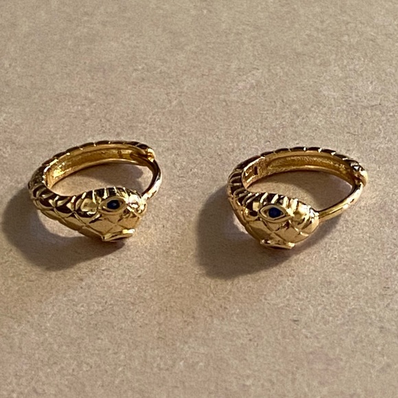 Gold Toned Snake Huggie Hoop Earrings (NWOT) - Picture 4 of 7